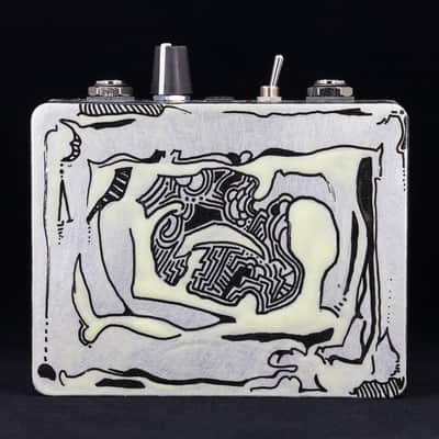 Fuzz Preamp - The Ruthie: Monochrome+Glow Edition - Serial 250917 image 4