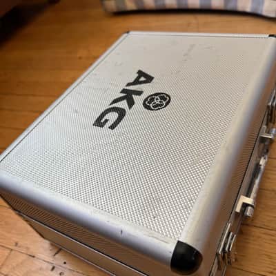 AKG C414 XLII Large Diaphragm Multipattern Condenser Microphone 2010s - Black image 11