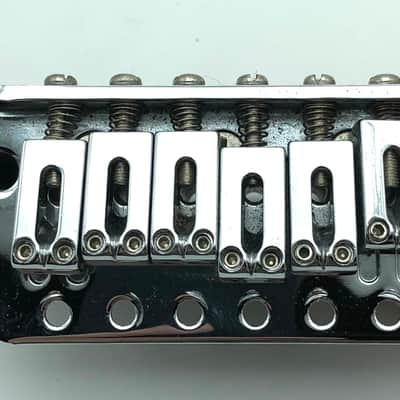 Stratocaster Style Tremolo Vibrato Assembly - Chrome image 2