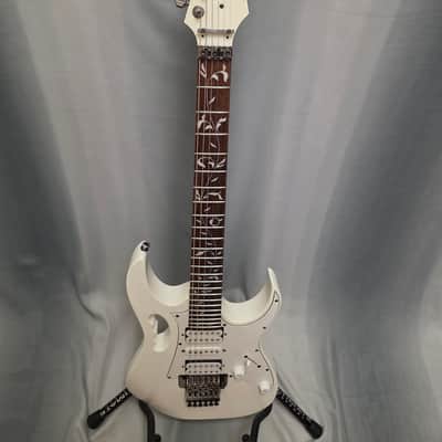 Ibanez JEMJR-WH Steve Vai Signature with Jatoba Fretboard 2018 - Present - White image 1