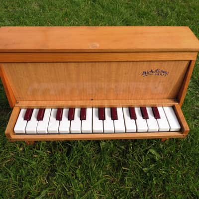 Rare toy piano Michelsonne 25 keys Paris mint condition - see video ! image 1