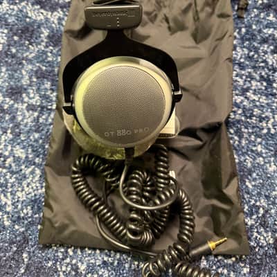 Beyerdynamic DT-880 Pro Studio Headphones - Black/Silver image 2