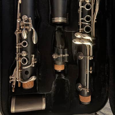 Buffet Crampon E11 Intermediate Bb Clarinet 2010s - Black image 3