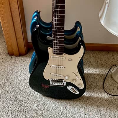 Squier Bullet Stratocaster with Tremolo and Rosewood Fretboard 2010 image 2