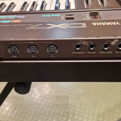 Immagine Yamaha DX7 Programmable Algorithm Synthesizer 1983 - 1987 - Black - 11