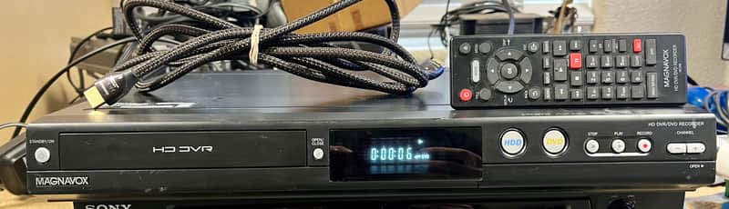 Magnavox MDR867H/F7 HD Dual Tuner DVR/DVD Recorder w/ Remote & HDMI  Cable; Tested image 1