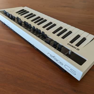 Yamaha Reface CS Mini Mobile Keyboard image 4