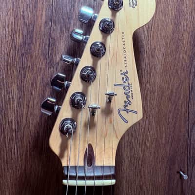 Great Playing Fender Highway One Stratocaster with Rosewood Fretboard - 3 Color Sunburst and Matte Finish! image 2