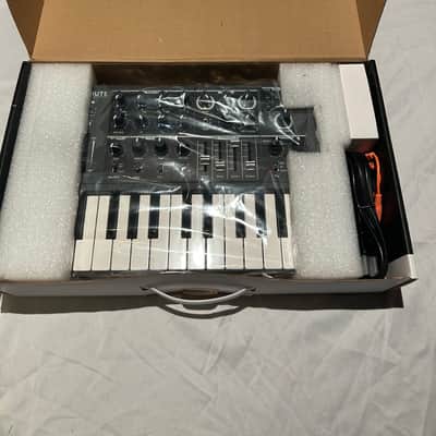 Arturia MicroBrute 25-Key Synthesizer 2014 - Present - Black image 2