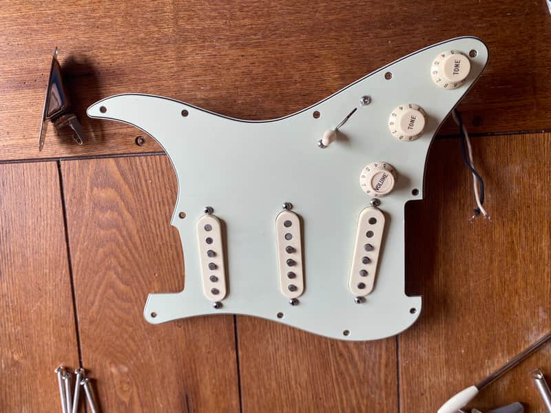 Fender Stratocaster Texas Special Loaded Pickguard with S1 switching - Mint image 1