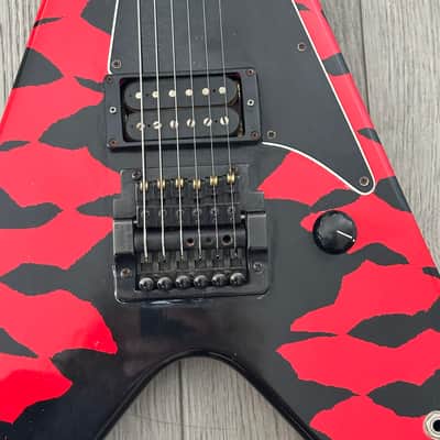 Hamer Vector Flying V 1985 - Red and Black Zulu Bengal Tiger Finish Electric GUI image 5