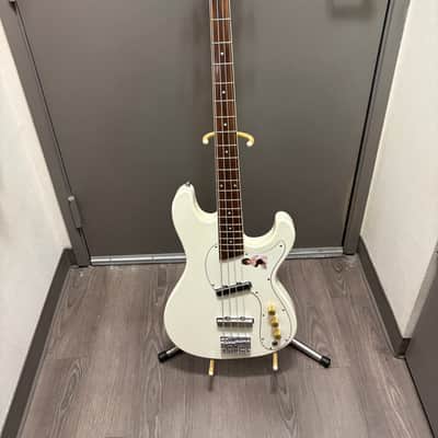 Wilson Bros VMB-55 Ventures Model 2010’s - White image 1