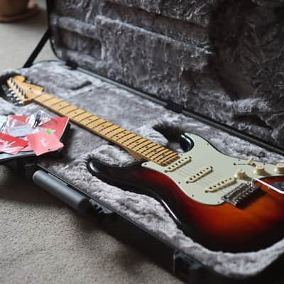Fender American Professional Stratocaster with Maple Fretboard 2017 - 2019 - 3-Color Sunburst image 3