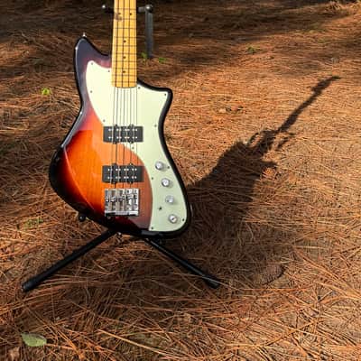 Fender Player Plus Active Meteora Bass 2022 - Present - 3-Color Sunburst image 1