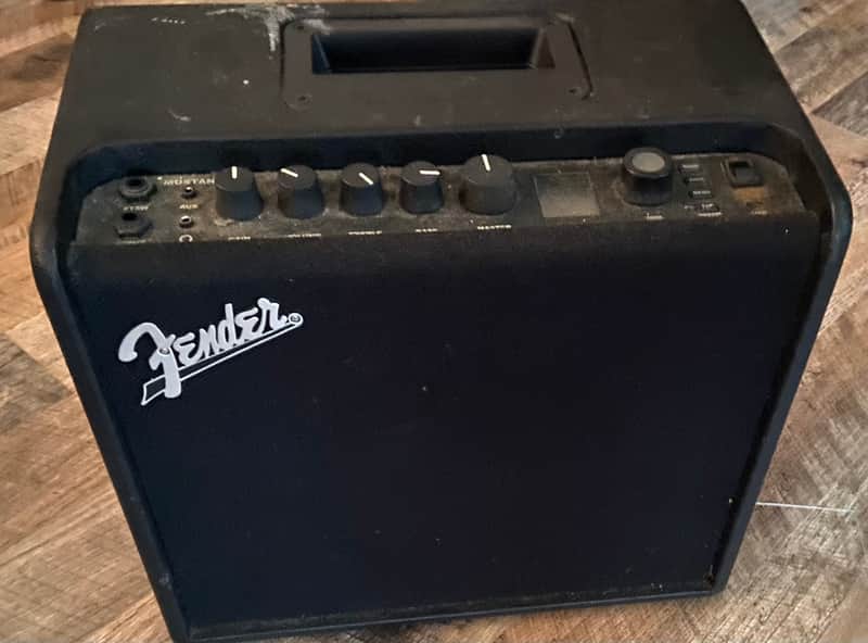 Fender Mustang LT25 25-Watt 1x8" Digital Modeling Guitar Combo