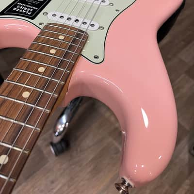 Fender Limited Edition Player Stratocaster with Pau Ferro Fretboard 2022 - Shell Pink image 15