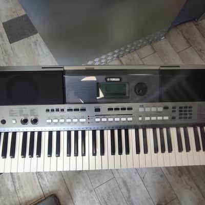 Tastiera Yamaha PSR E443 con imballo originale.