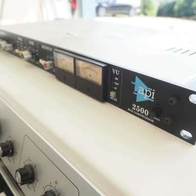 API 2500 Stereo Bus Compressor 2000 - 2019 - Black image 1