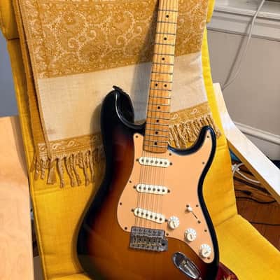 Fender Stratocaster 2011 - Sunburst image 1