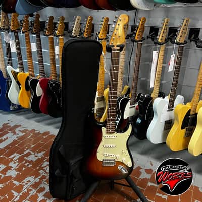Fender   Classic 60 Stratocaster Sunburst 2009 image 8
