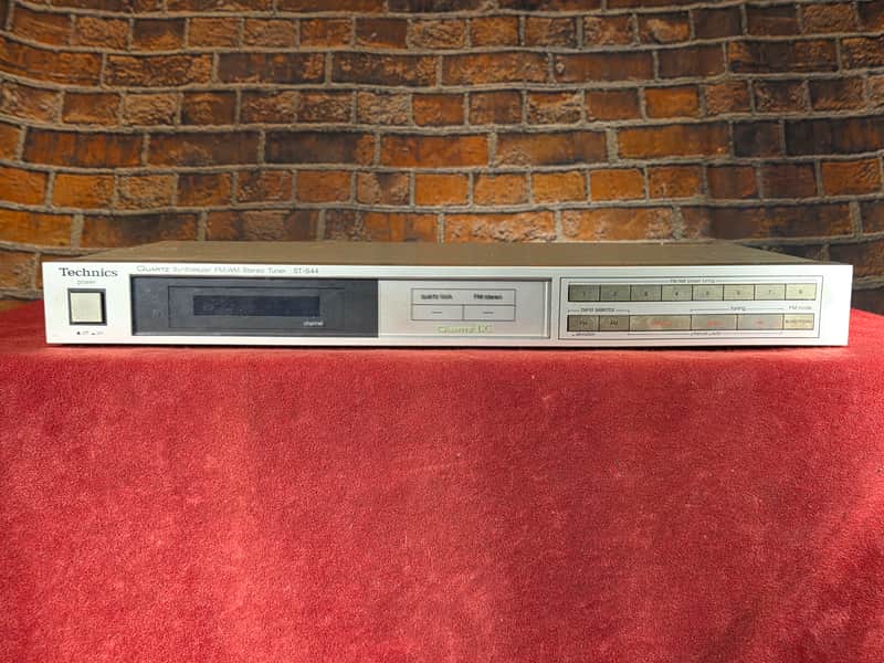 Technics ST-S44 Quartz Synthesizer FM/AM Stereo Tuner image 1