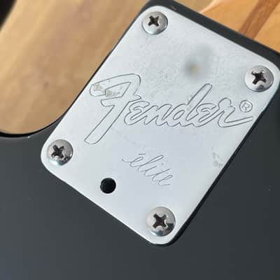 Fender Stratocaster Elite 1983 - Black and white image 10