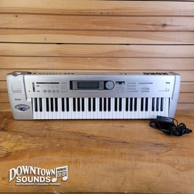 Korg Triton LE 61-Key Polyphonic Workstation with Road Case, Power Supply, Kord PS-1 Sustain Pedal