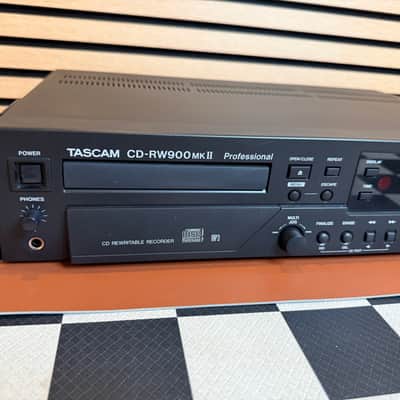 TASCAM - CD-RW900MKII - Professional CD Recorder/Player Advanced