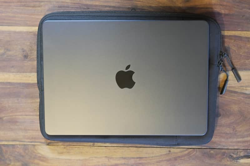 Apple MacBook Air 13” Midnight 32GB Ram 1TB 2025 - Midnight image 1