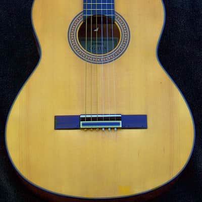 YAMAHA CG131S acoustic guitars