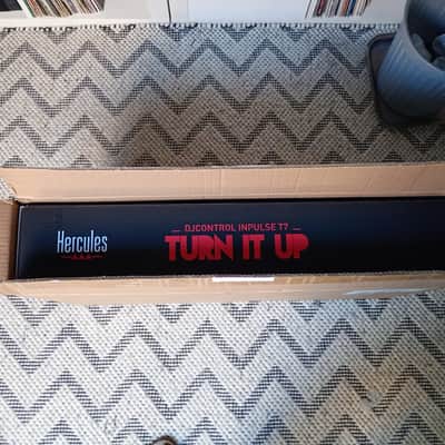 Hercules Inpulse T7 2-Channel DJ Controller 2023 - Present Black image 8