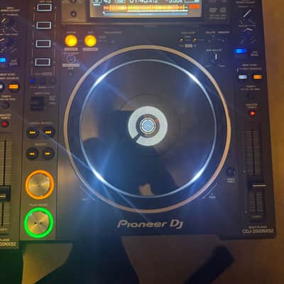 TWO Pioneer CDJ-2000NXS2 Professional Multi Player - Black image 3