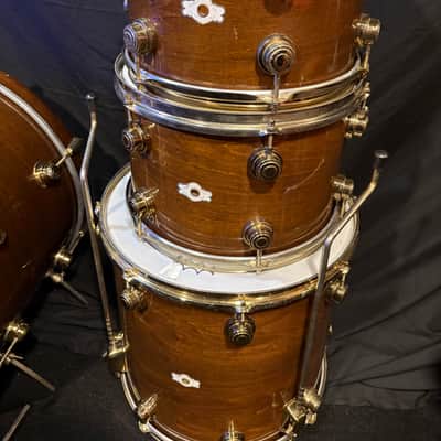Camco Los Angeles 22, 12, 13, and 16" set owned by endorser Maury Baker 1970's - Walnut with Gold Hardware Bild 3