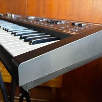 Roland V-Combo VR-09-B 61-key Stage Performance Keyboard w/ box image 7