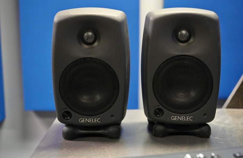 GENELEC MODEL8020A スピーカーSENNHEISERヘッドフォン GENELEC MODEL8020A スピーカーSENNHEISERヘッドフォン GENELEC