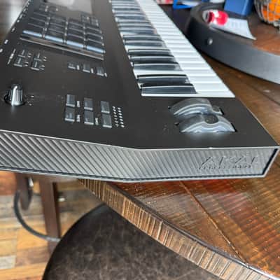 Akai MPC Key 61 and mpc sample like new with boxes and 1000 gig hard drive Standalone Workstation Synthesizer 2022 - Present - Black image 9