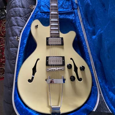 Maton Electric Guitar Custom BB1200  - White (aged) - owned by Pat Davern of Grinspoon image 1