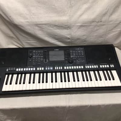 Yamaha PSR-S750