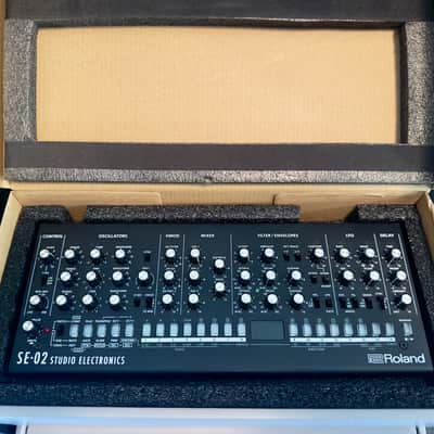 Roland SE-02 Boutique Series Synthesizer Module with K-25m Keyboard 2017 - Present - Black image 2