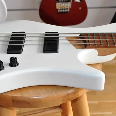 IBANEZ EHB1000 PWM Pearl White Matte / 4-String / EHB Ergonomic Headless Bass Series / EHB1000 PWM / I231008588 image 5