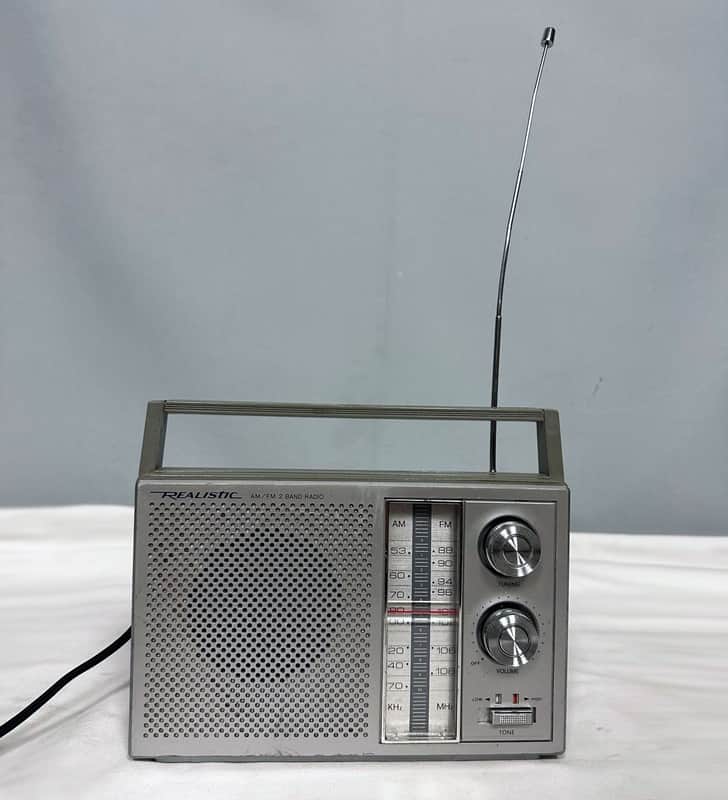 Vintage Realistic 12-716 AM/FM 2-Band Portable Radio - 1985 | Reverb