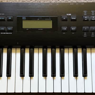 ALESIS QS6.1  64-Voice Synthesizer 61-Key Keyboard. Great Condition. Sounds Perfect !...