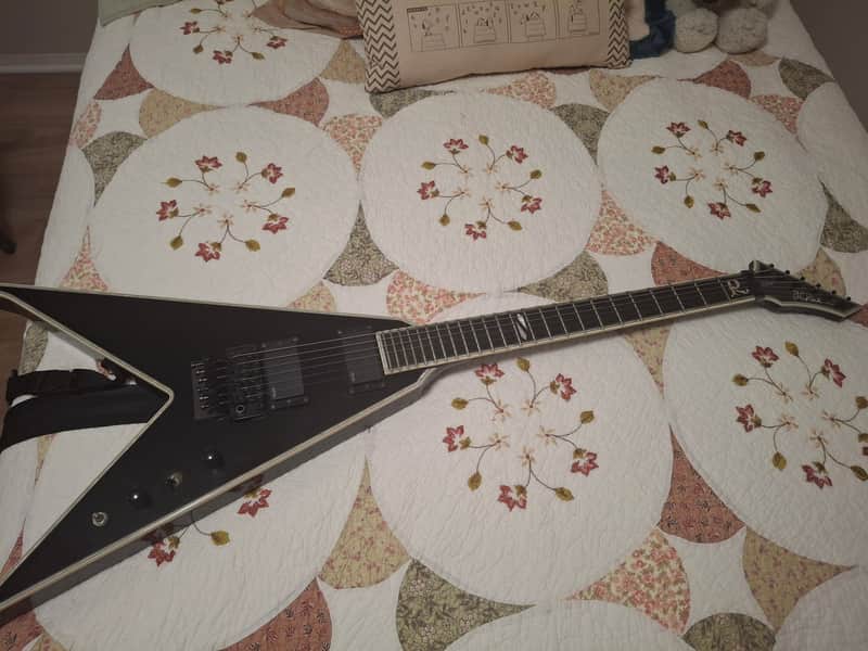 B.C. Rich MK3-JV-BKWB Junior V MkIII 2010s - Black with White Bevels image 1