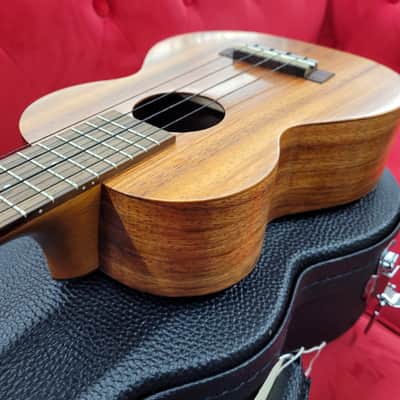 Kamaka Koa Concert Ukulele with Slotted Headstock HF-2I - Koa image 8