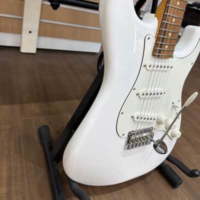 Fender Stratocaster 2024 - Blanche image 3