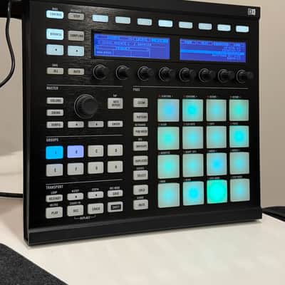 Native Instruments Maschine MKII - w/ Box - Black - Very Nice! image 7