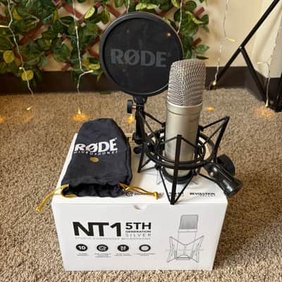 RODE NT1 5th Generation Cardioid Condenser Microphone - Silver Nickel - USB-C & XLR Output image 1