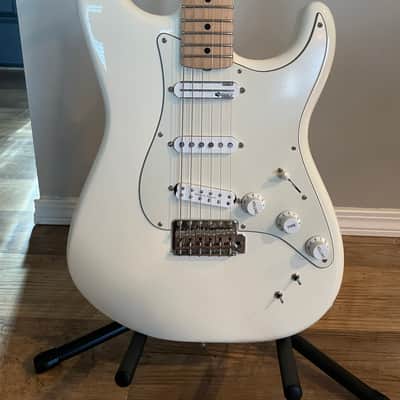 Fender Ed O'Brien Signature EOB Strat. 2017 Original Paint Olympic White w/ Hardshell Case image 2