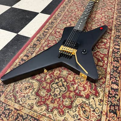 EVH Star Limited Edition 2023 - Stealth Black with Gold Hardware