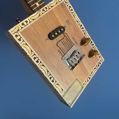 Taconic #208 4 String Electric Cigar Box Concert Ukulele - Arturo Fuente Curly Head - Video image 4